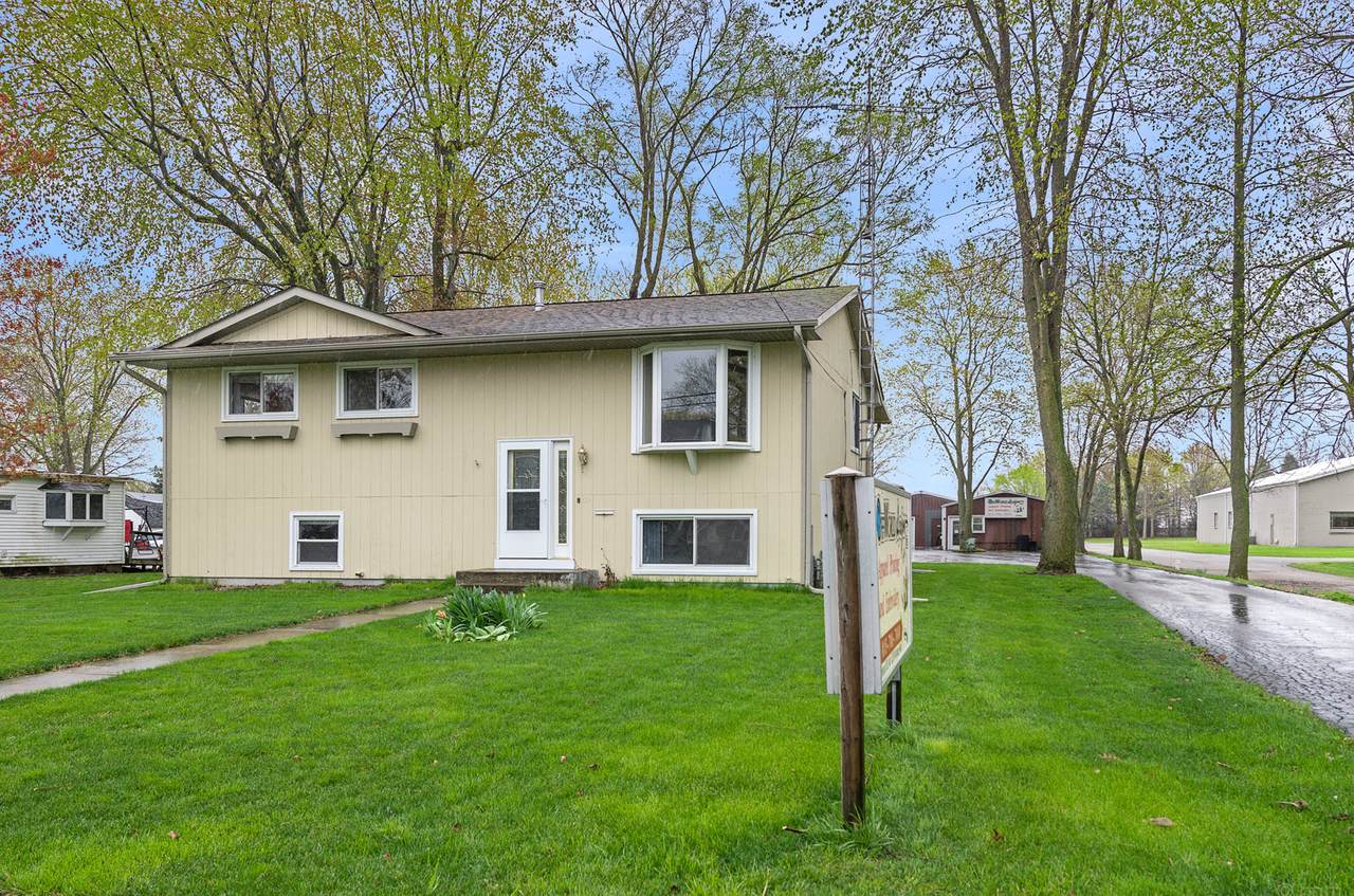 624 Center Street - Photo 1