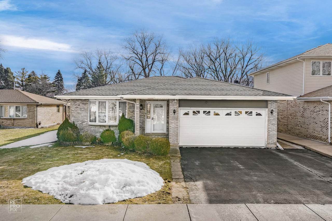 11225 Leamington Avenue - Photo 1