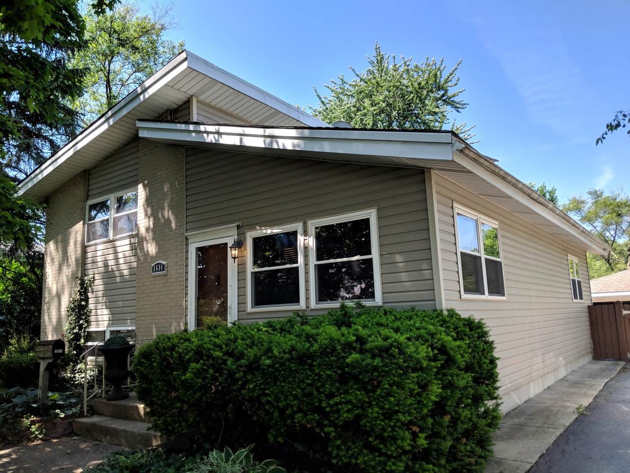 1614 Larry Lane - Photo 1