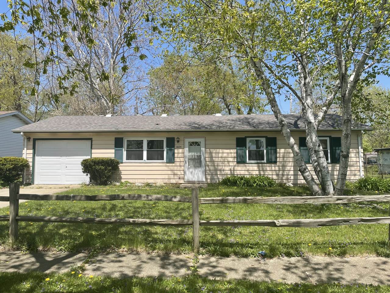 1604 Comanche Drive - Photo 1