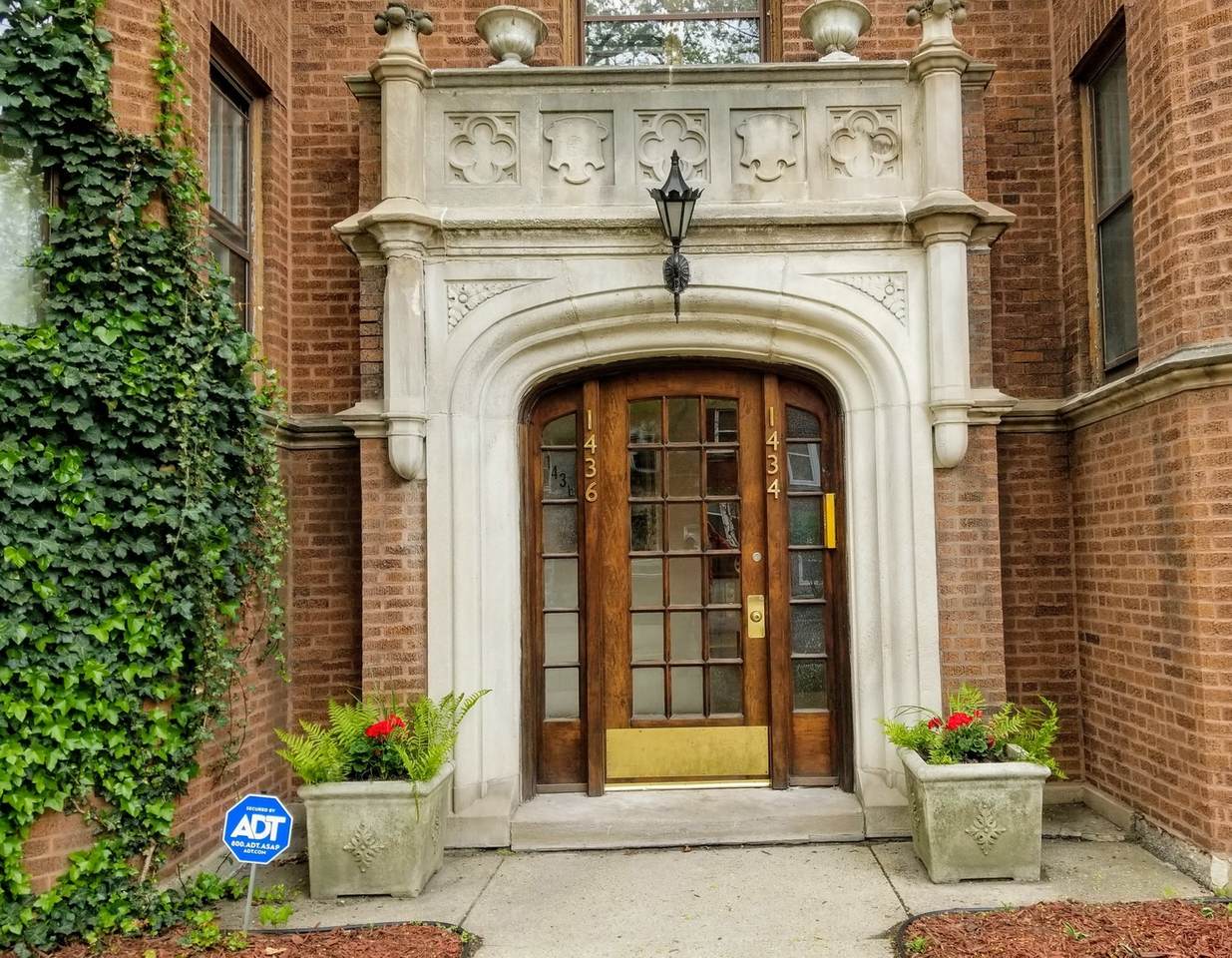1434 Pratt Boulevard - Photo 1