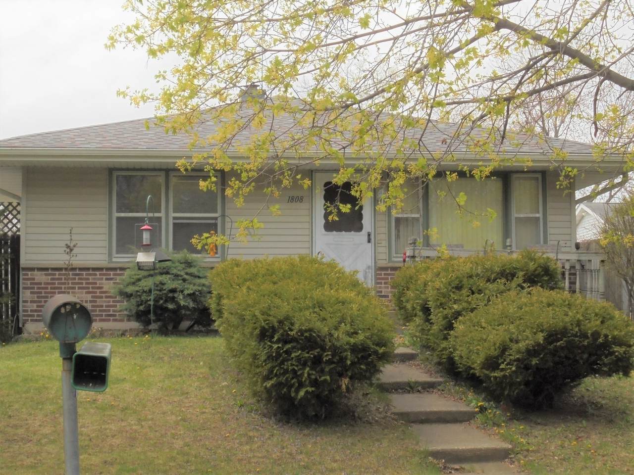 1808 Gideon Avenue - Photo 1