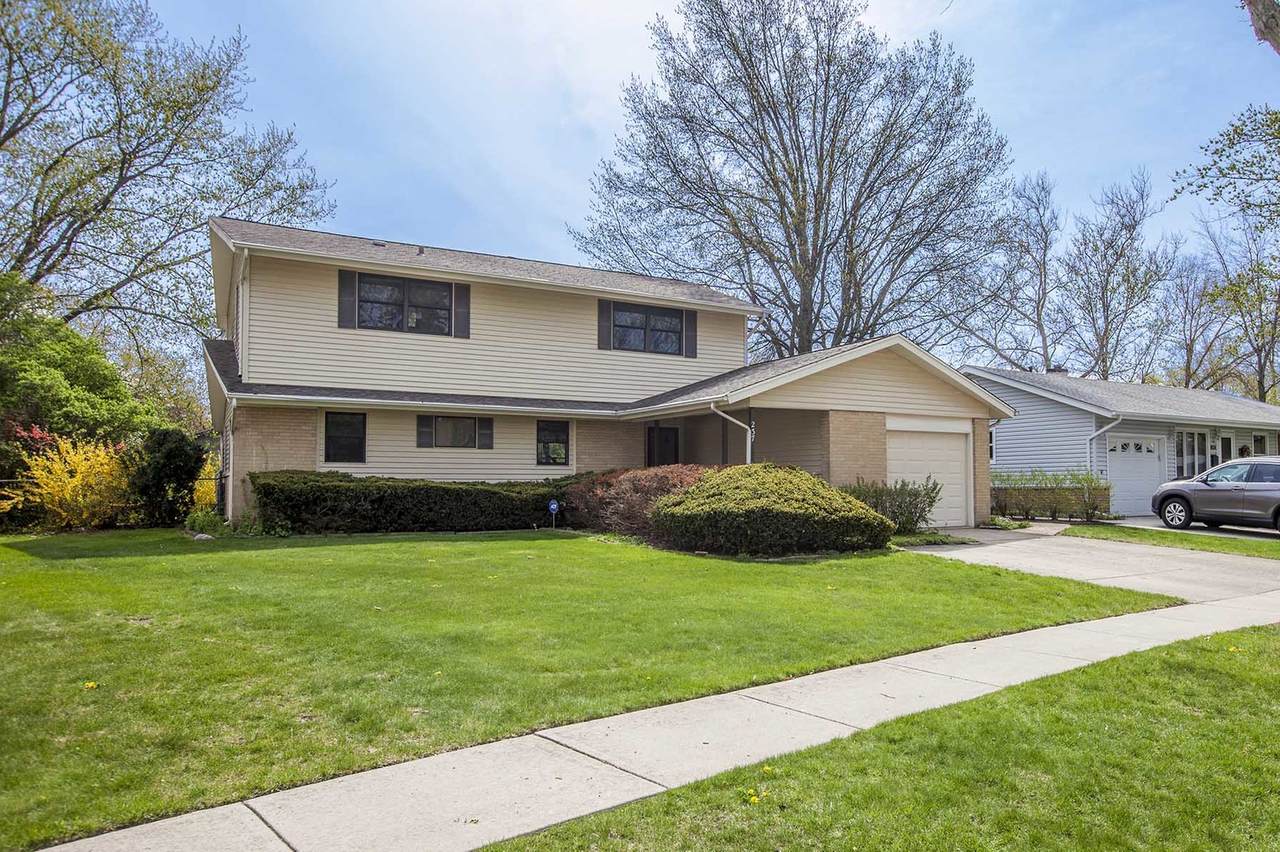 237 Tanglewood Drive - Photo 1