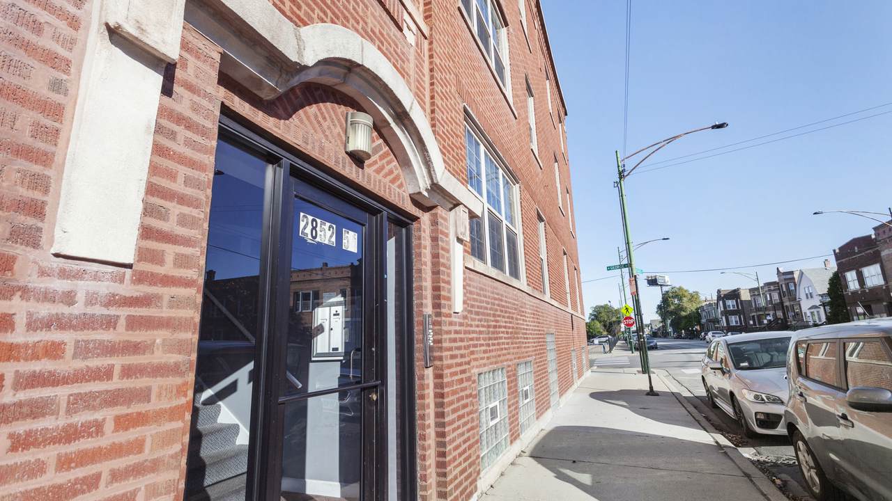 2852 Kedzie Avenue - Photo 1