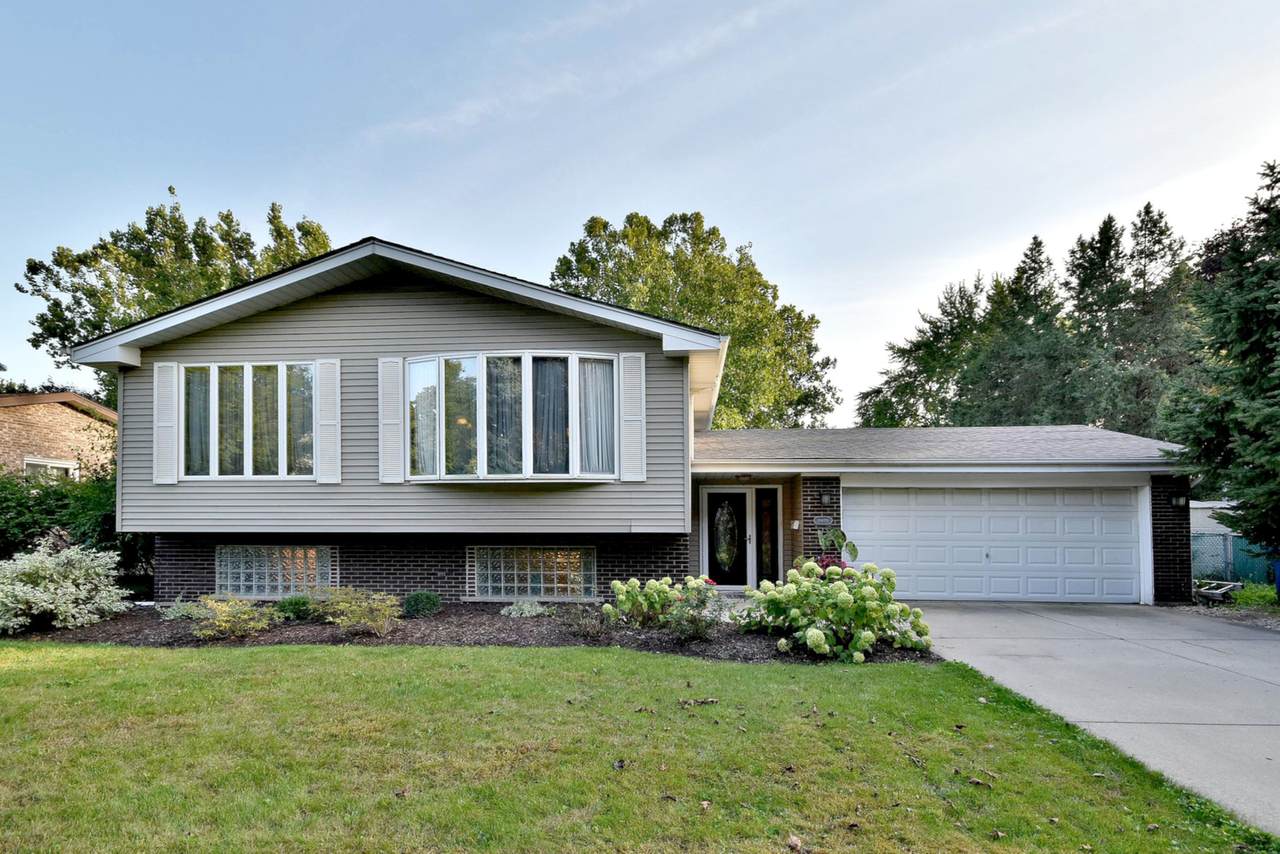 15W713 Virginia Lane - Photo 1