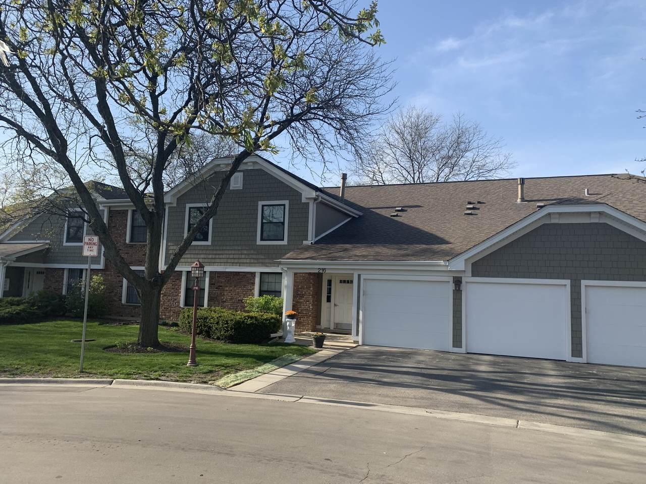 216 Deerpath Court - Photo 1