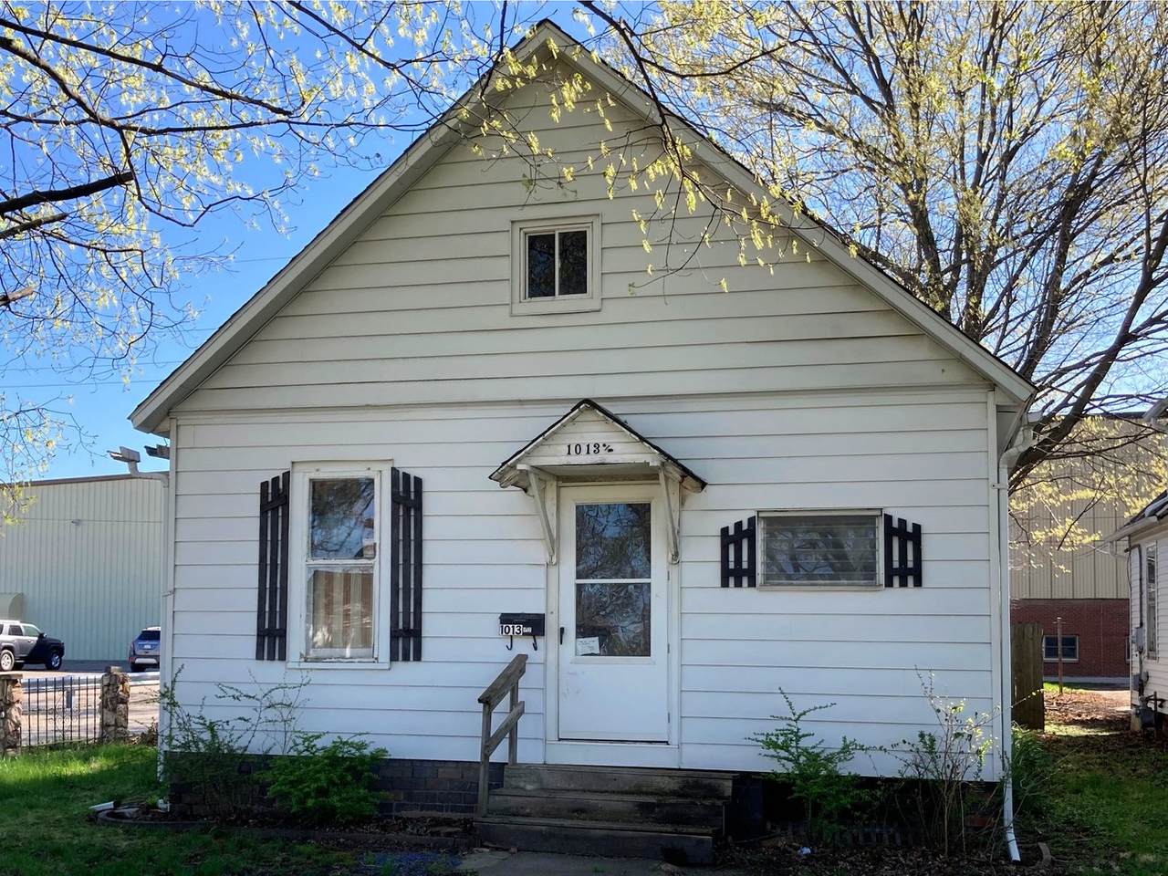 1013 1/2 Everett Street - Photo 1