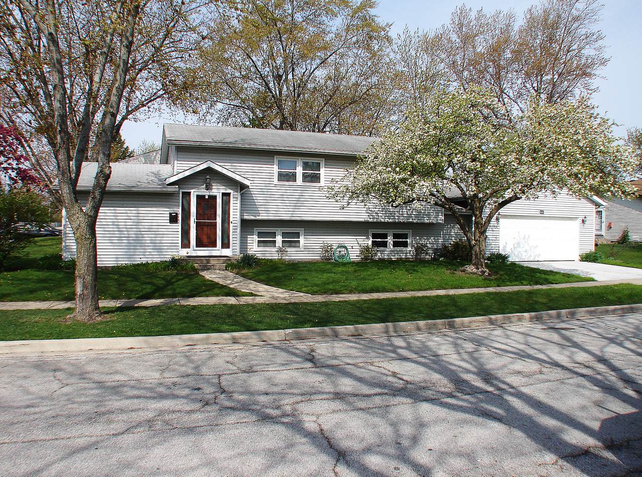 406 Fairlawn Avenue - Photo 1