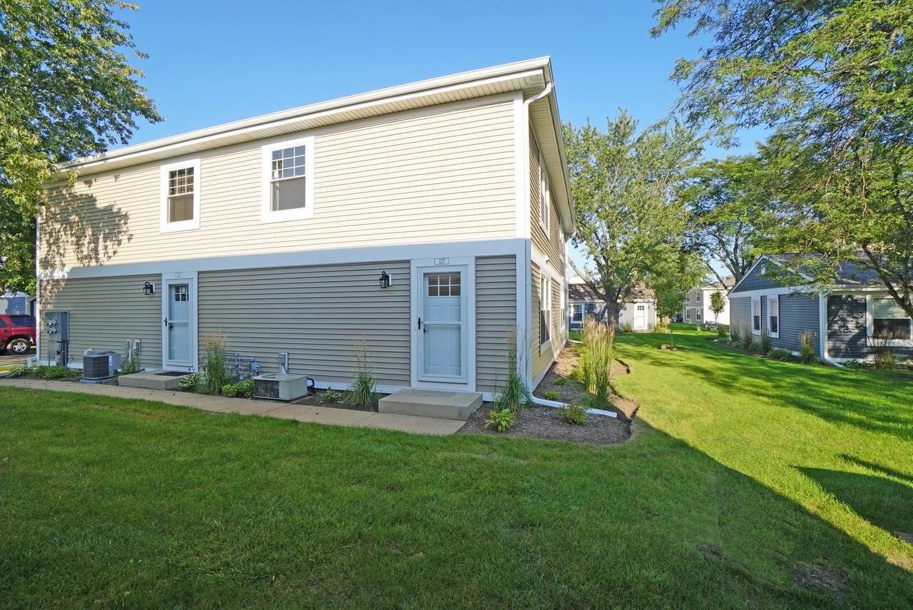 327 Somerset Lane - Photo 1