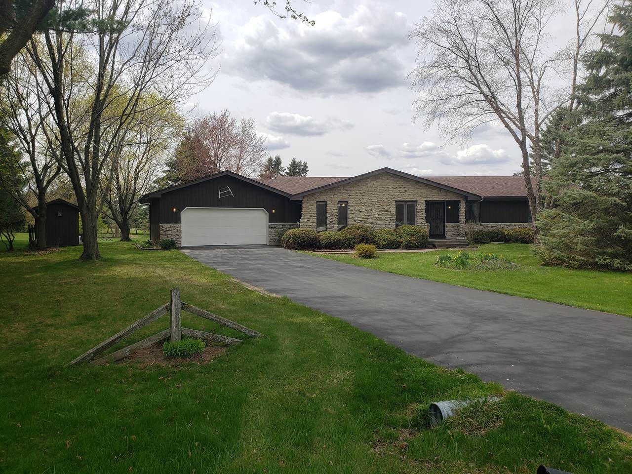 37W468 Elmer Court - Photo 1