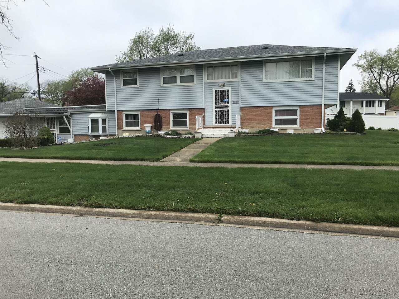 16922 Glen Oaks Drive - Photo 1