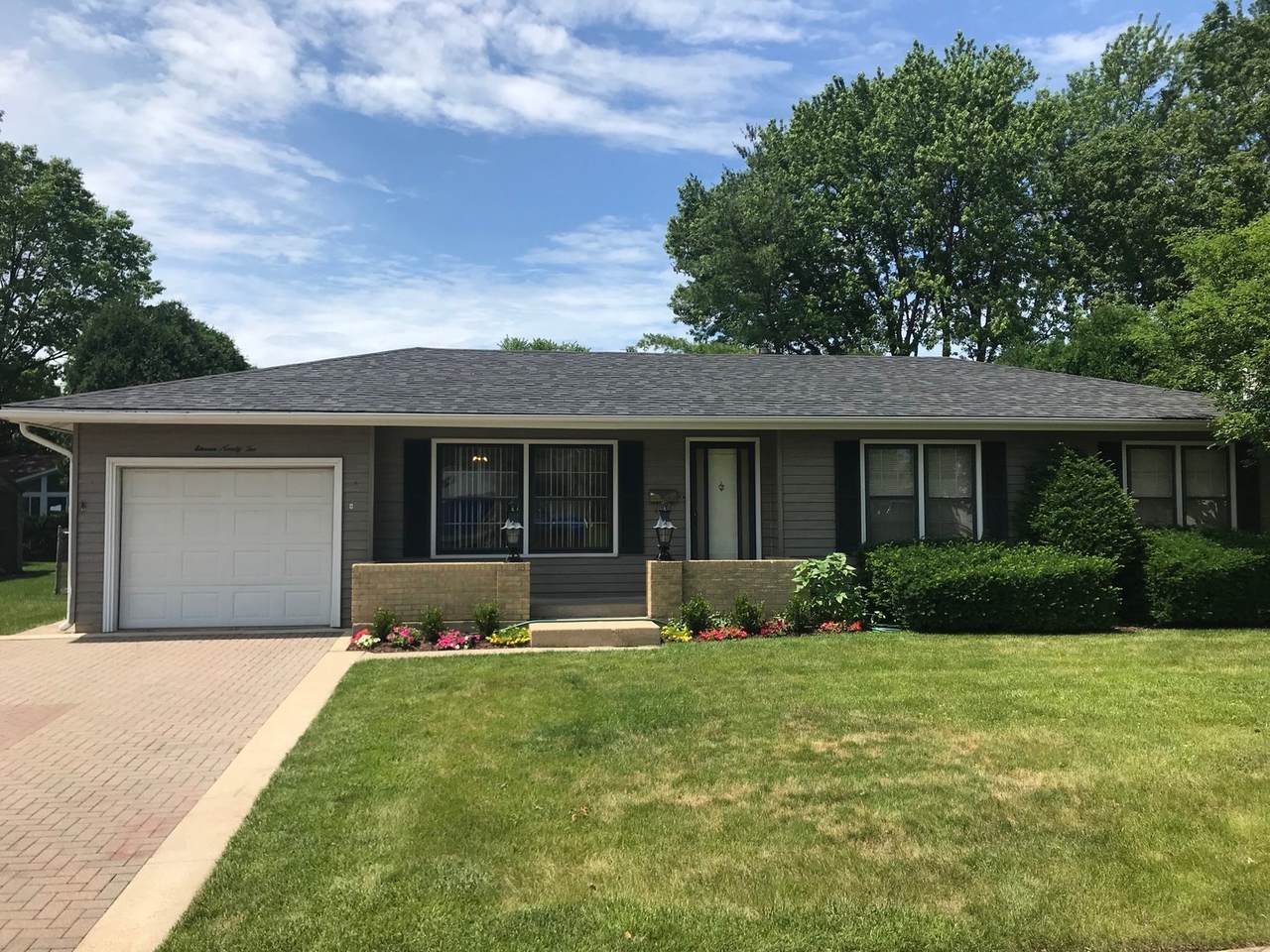 1192 Berkenshire Lane - Photo 1