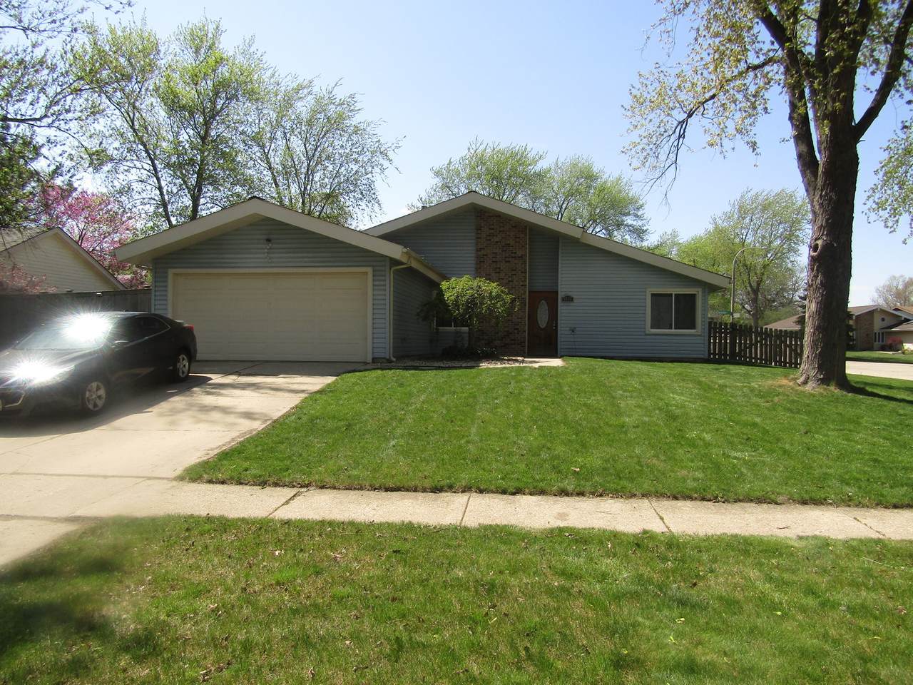 5892 Chatsworth Court - Photo 1