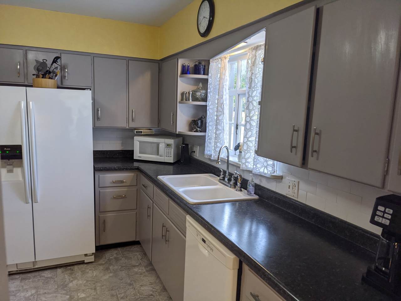 419 Saxby Avenue - Photo 1