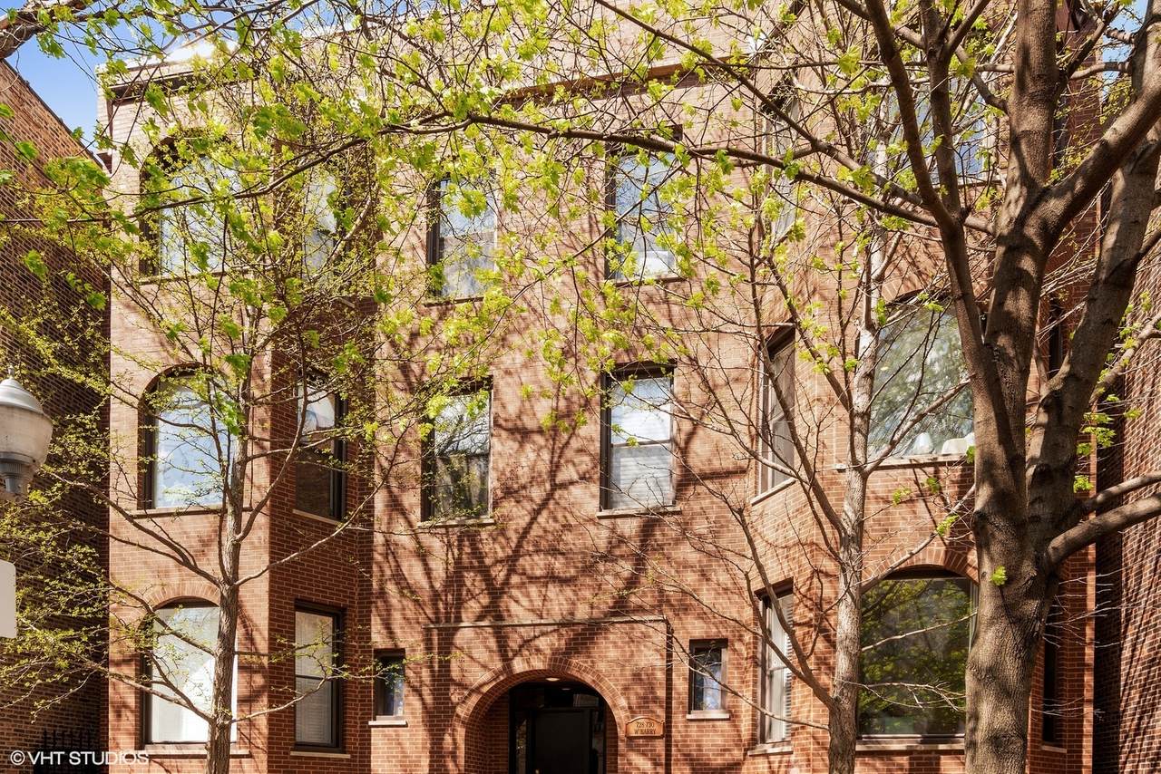 728 Barry Avenue - Photo 1