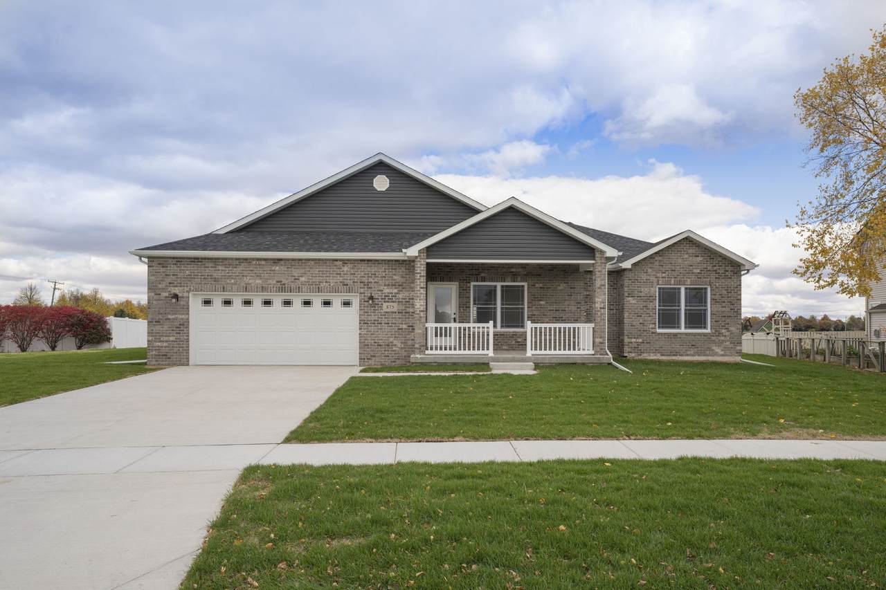 875 Meadowbrook Lane - Photo 1