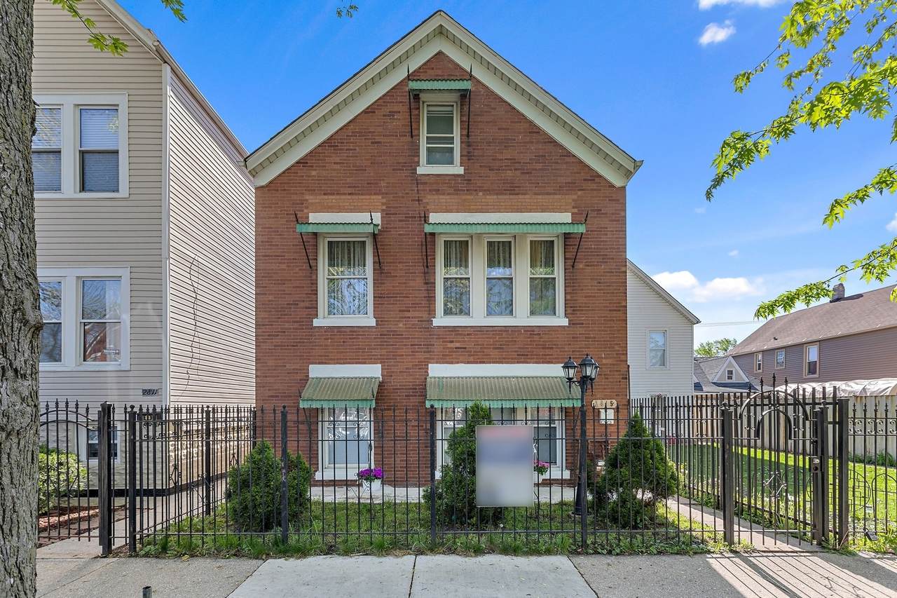 2815 Trumbull Avenue - Photo 1