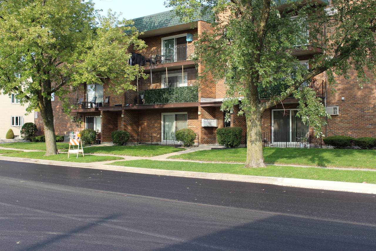 10611 Parkside Avenue - Photo 1