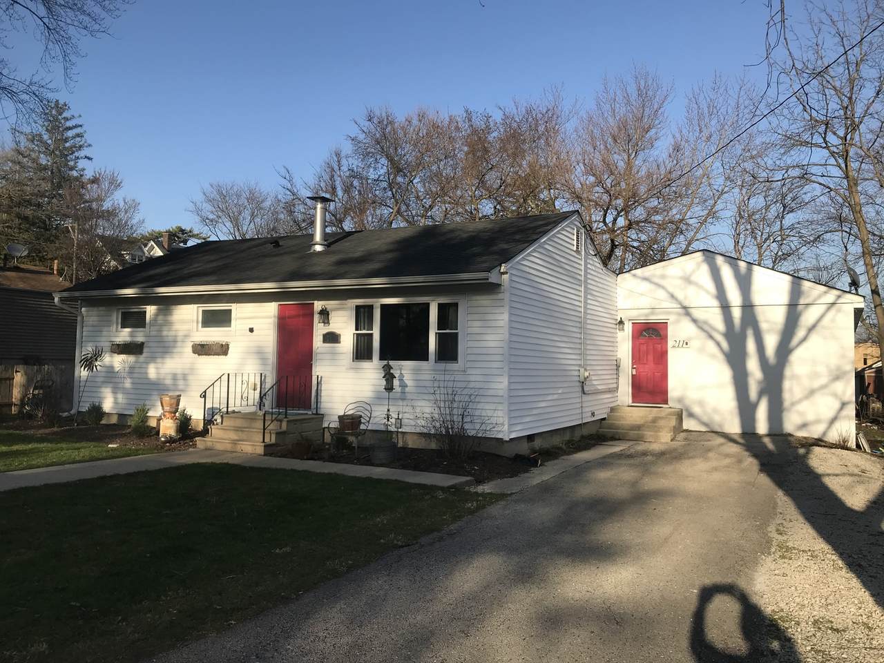 211 Babcock Street - Photo 1
