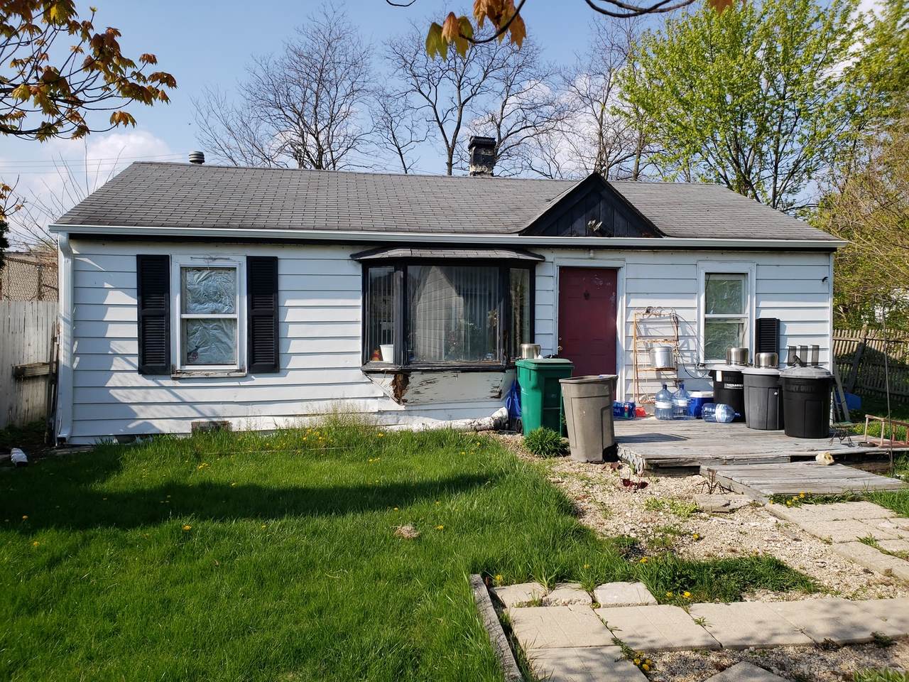 17W558 Manor Lane - Photo 1