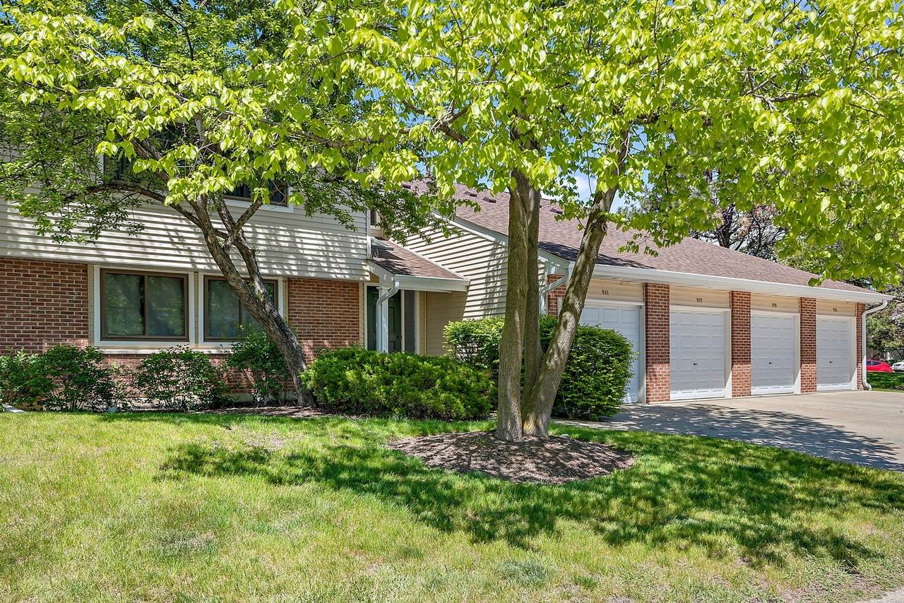 975 Pinetree Circle - Photo 1