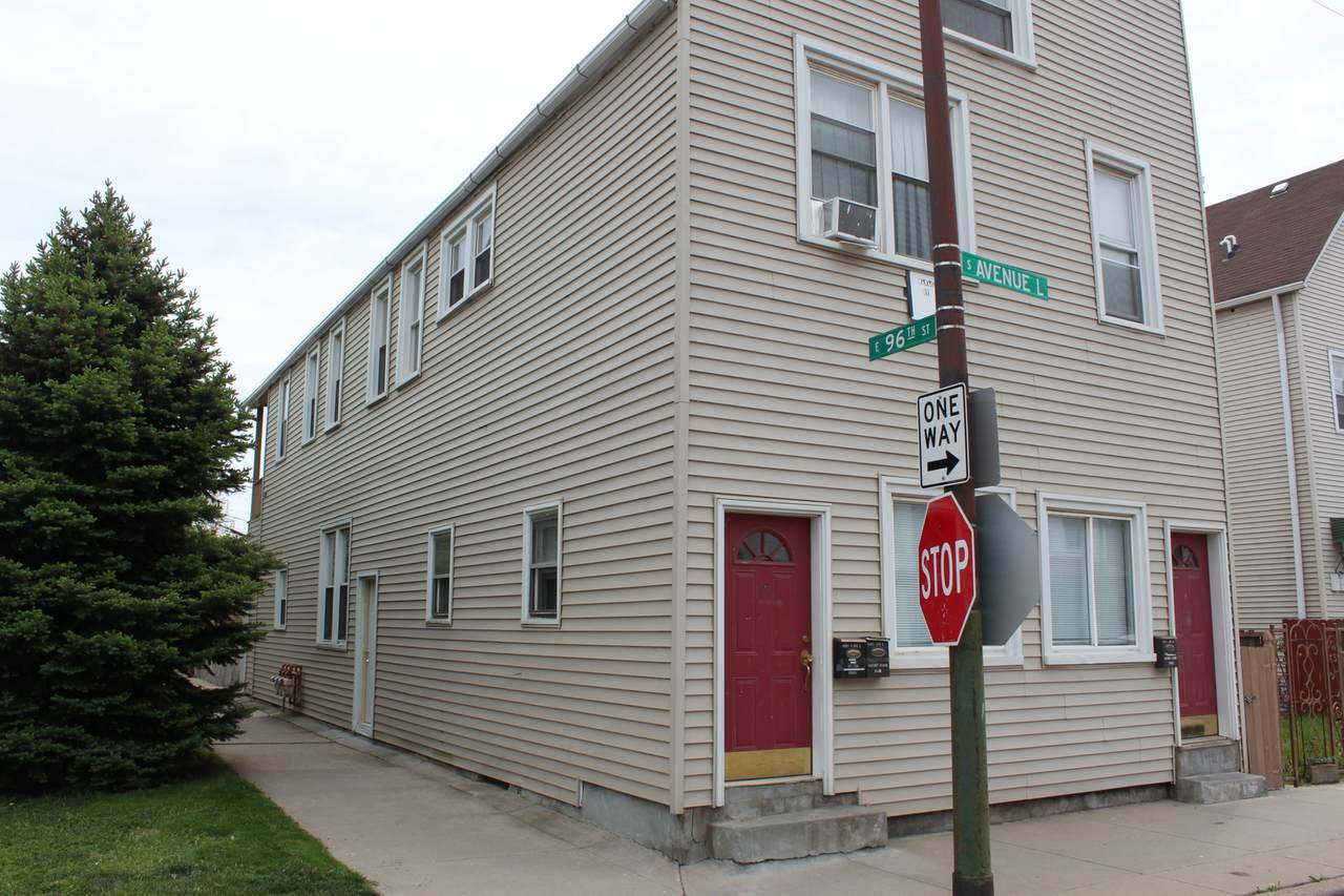 9601 Avenue L - Photo 1