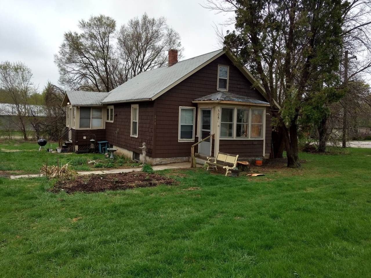 2081 Larkin Avenue - Photo 1