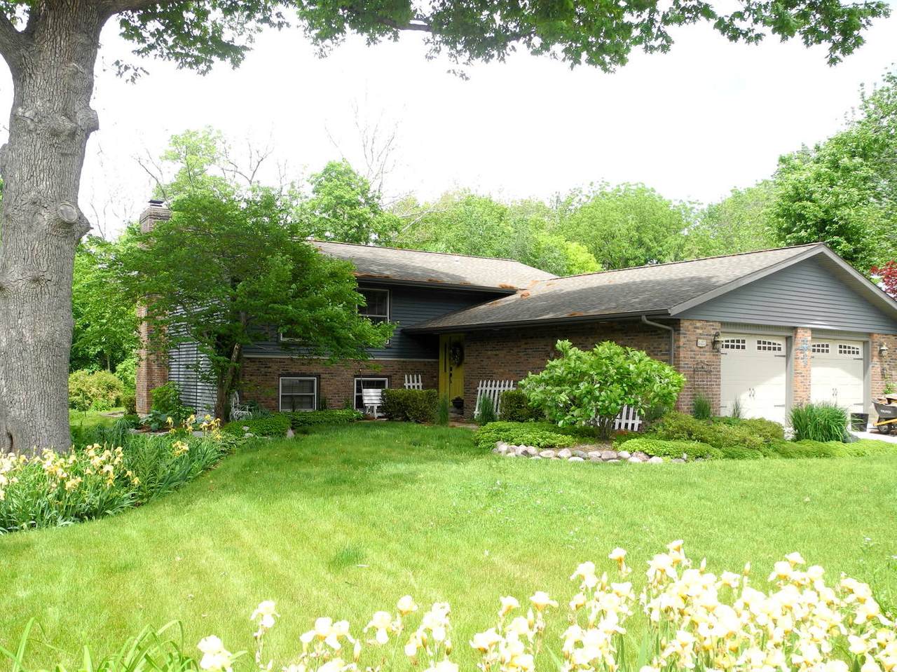 602 Briar Lane - Photo 1