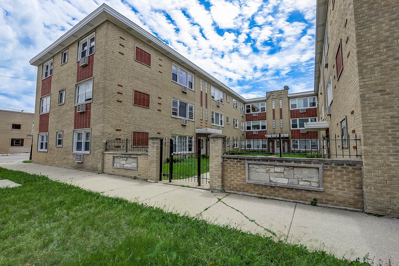 3201 Berwyn Avenue - Photo 1