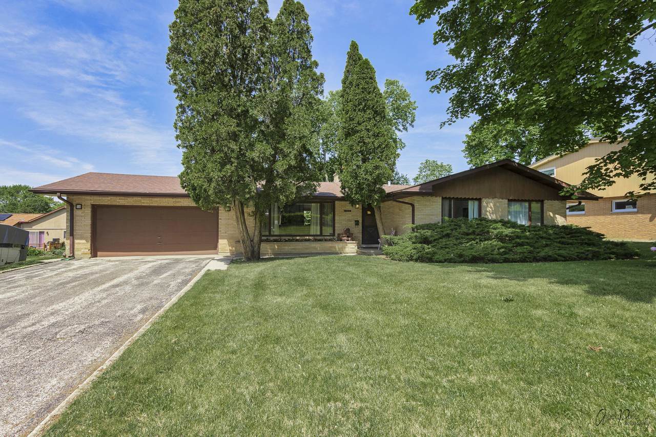 532 Winsor Drive - Photo 1