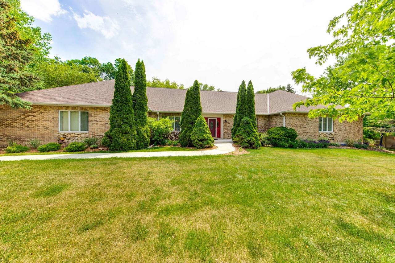2107 Crystal Way - Photo 1