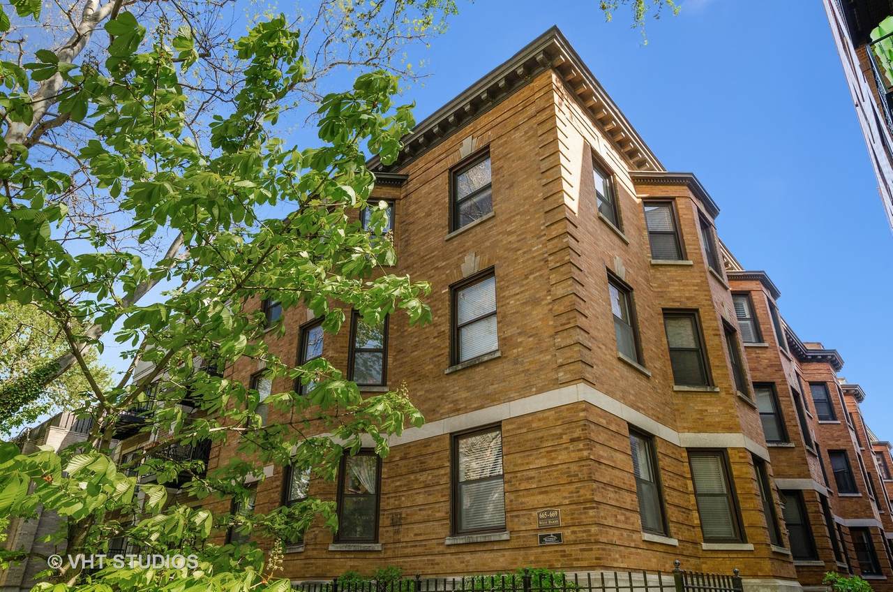 665 Barry Avenue - Photo 1