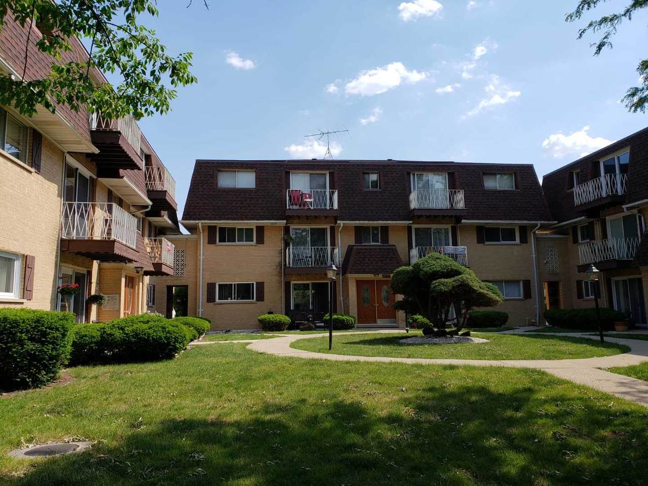 8533 Rascher Avenue - Photo 1