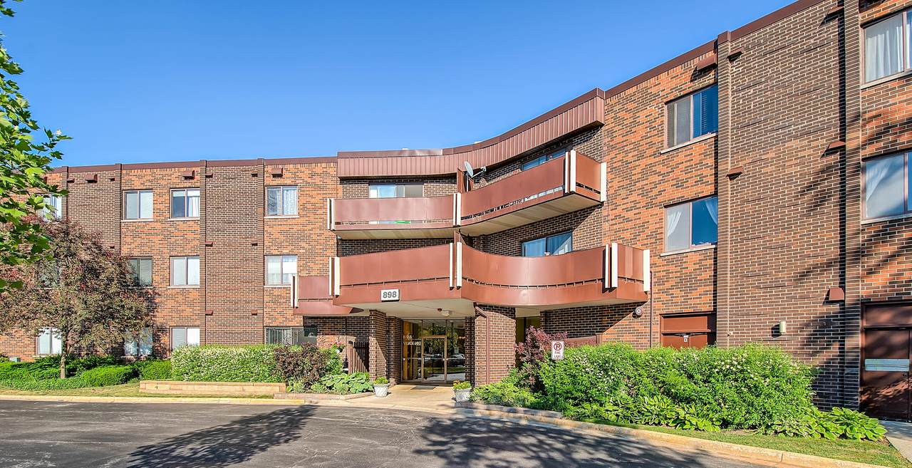 898 Wellington Avenue - Photo 1