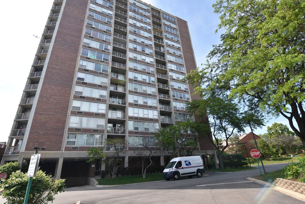3925 Triumvera Drive - Photo 1