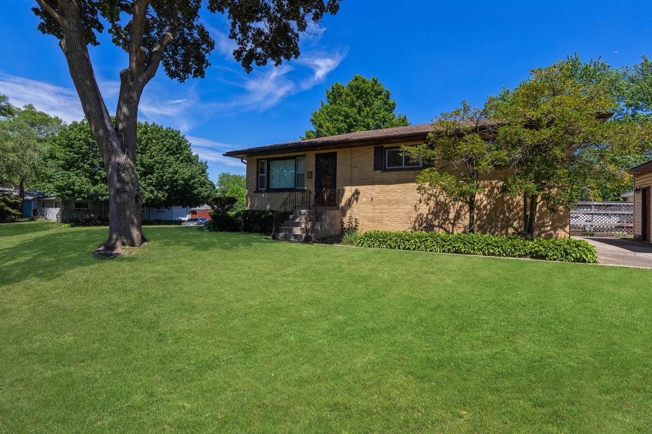 521 Kenilworth Court - Photo 1