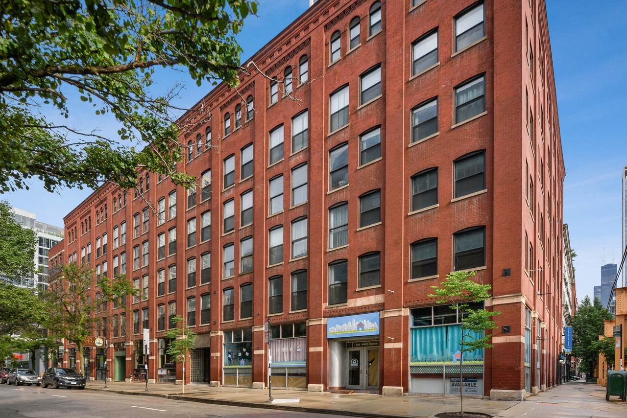 225 Huron Street - Photo 1