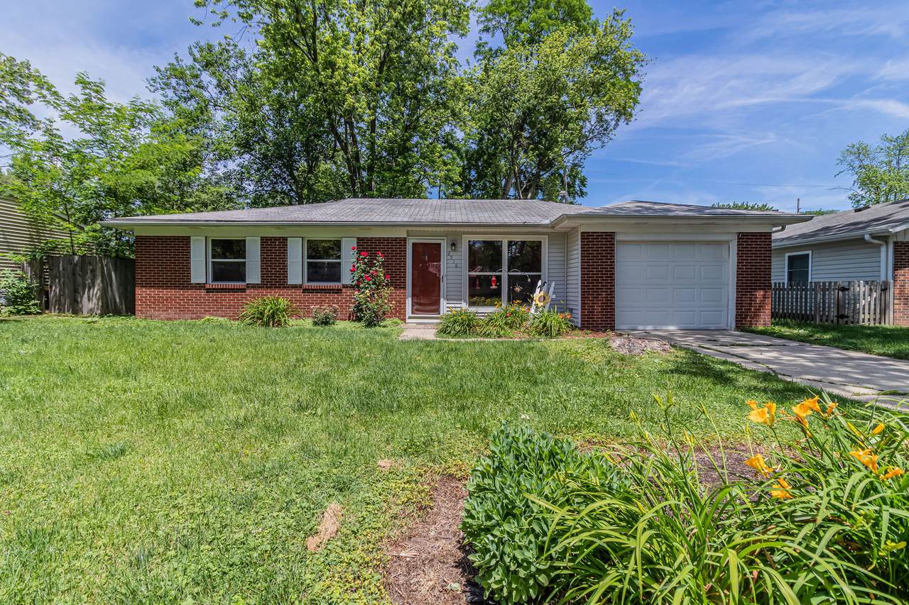 2516 Trafalgar Square - Photo 1