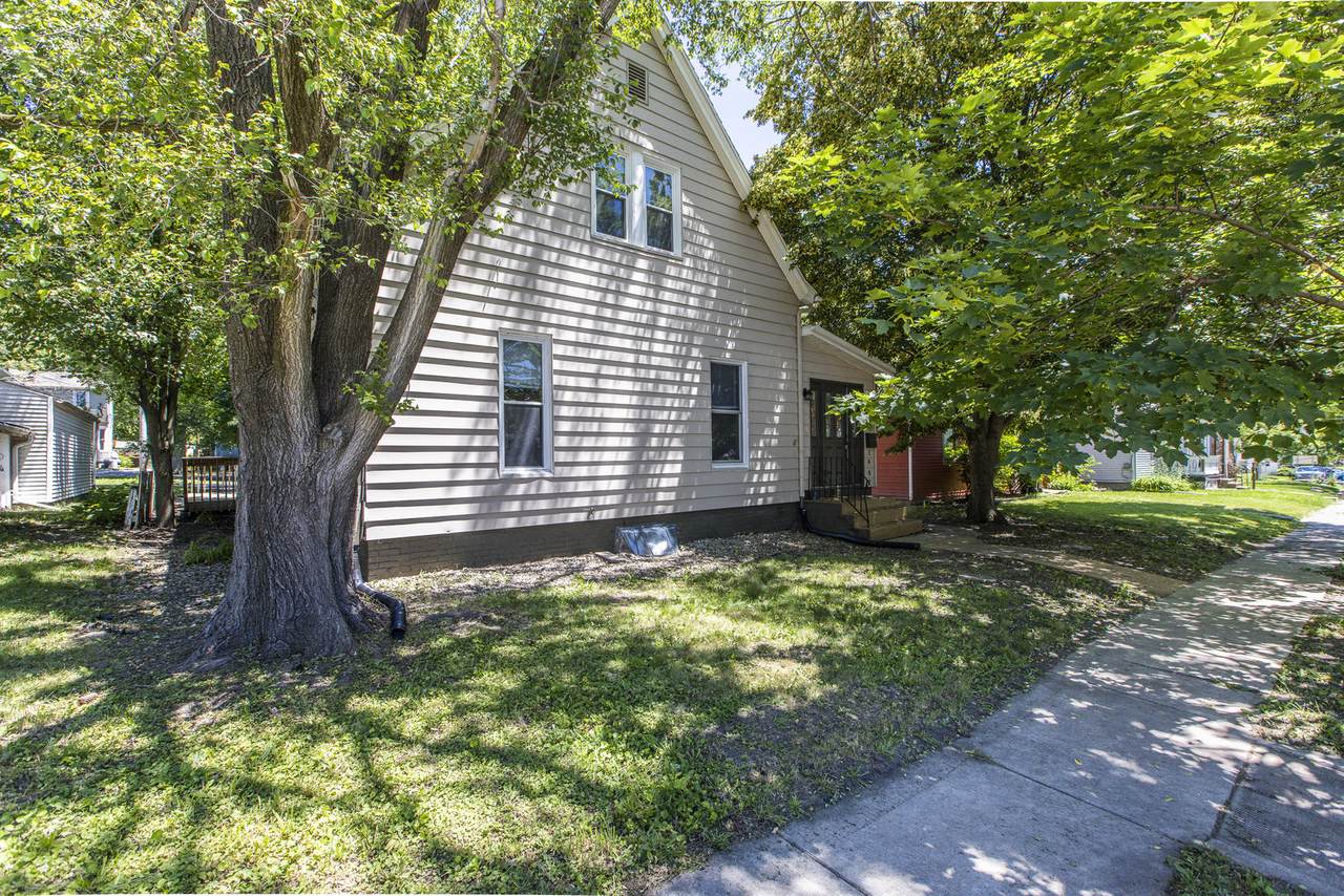 1407 Oak Street - Photo 1