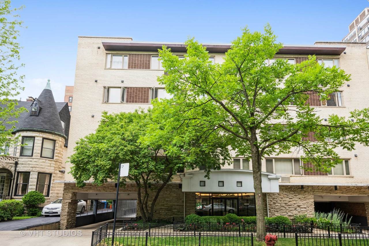 426 Barry Avenue - Photo 1