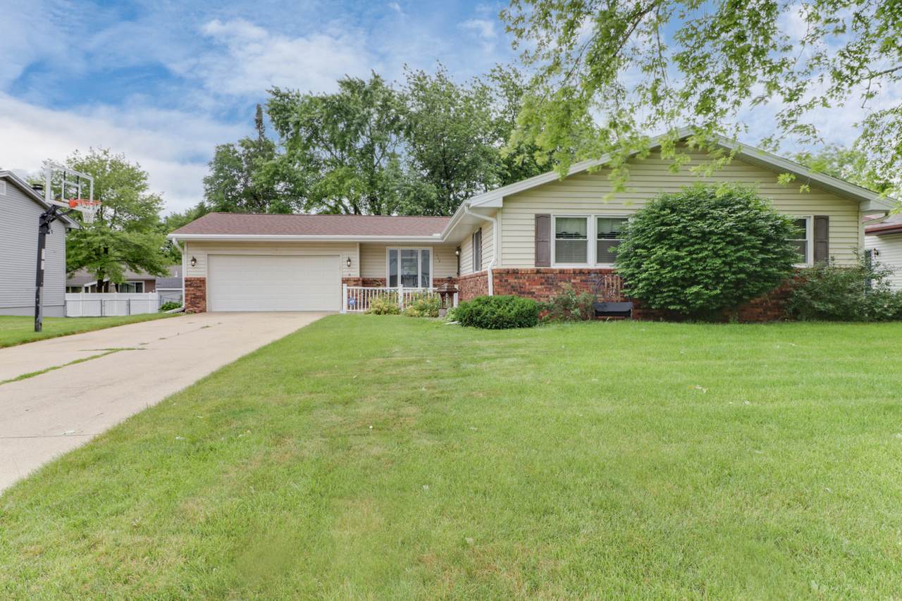 112 Colchester Drive - Photo 1