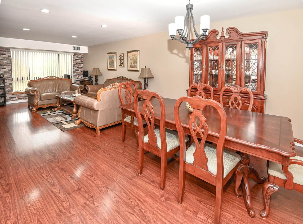 600 Naples Court - Photo 1