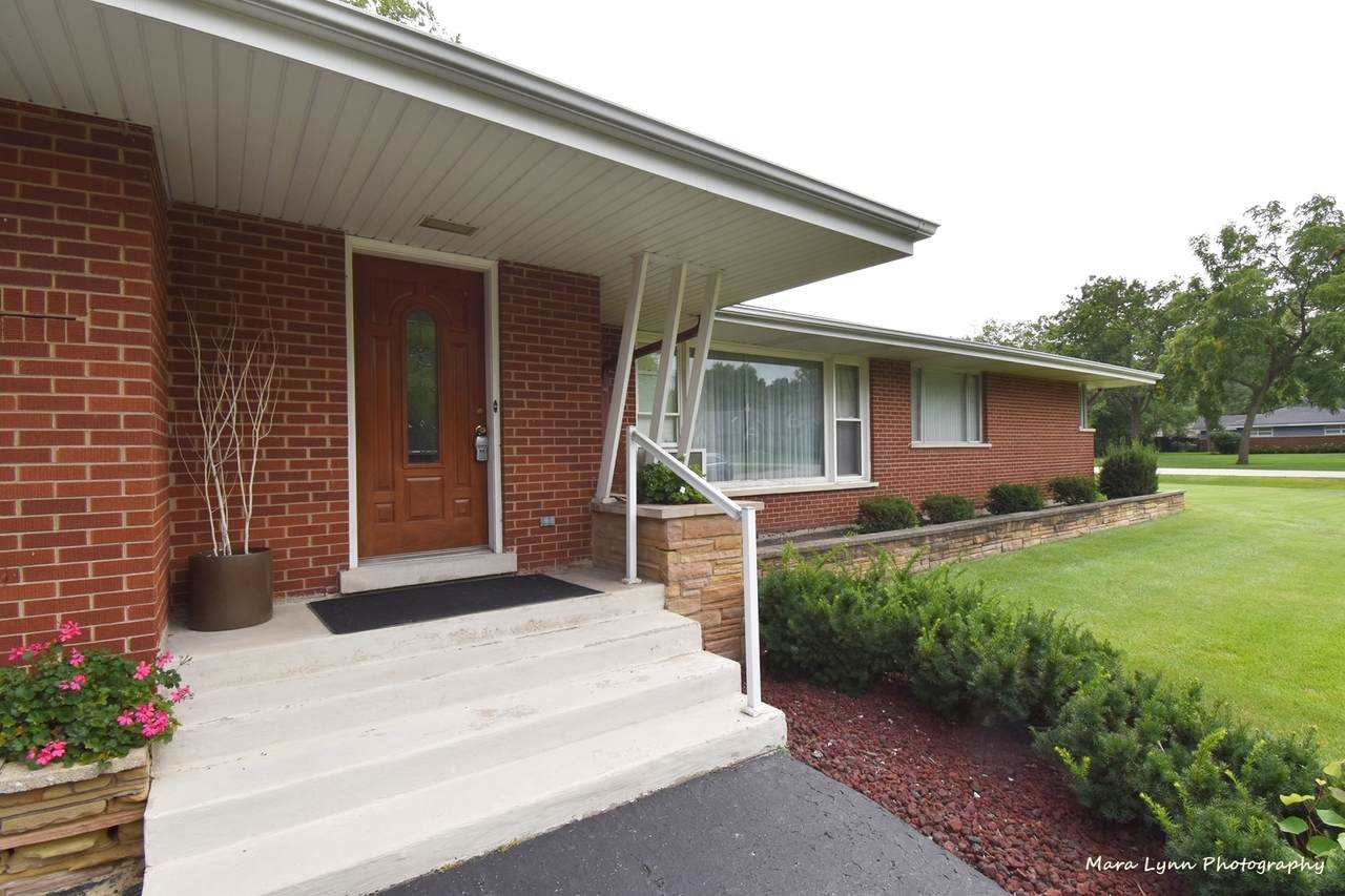 51 Twin Oaks Drive - Photo 1