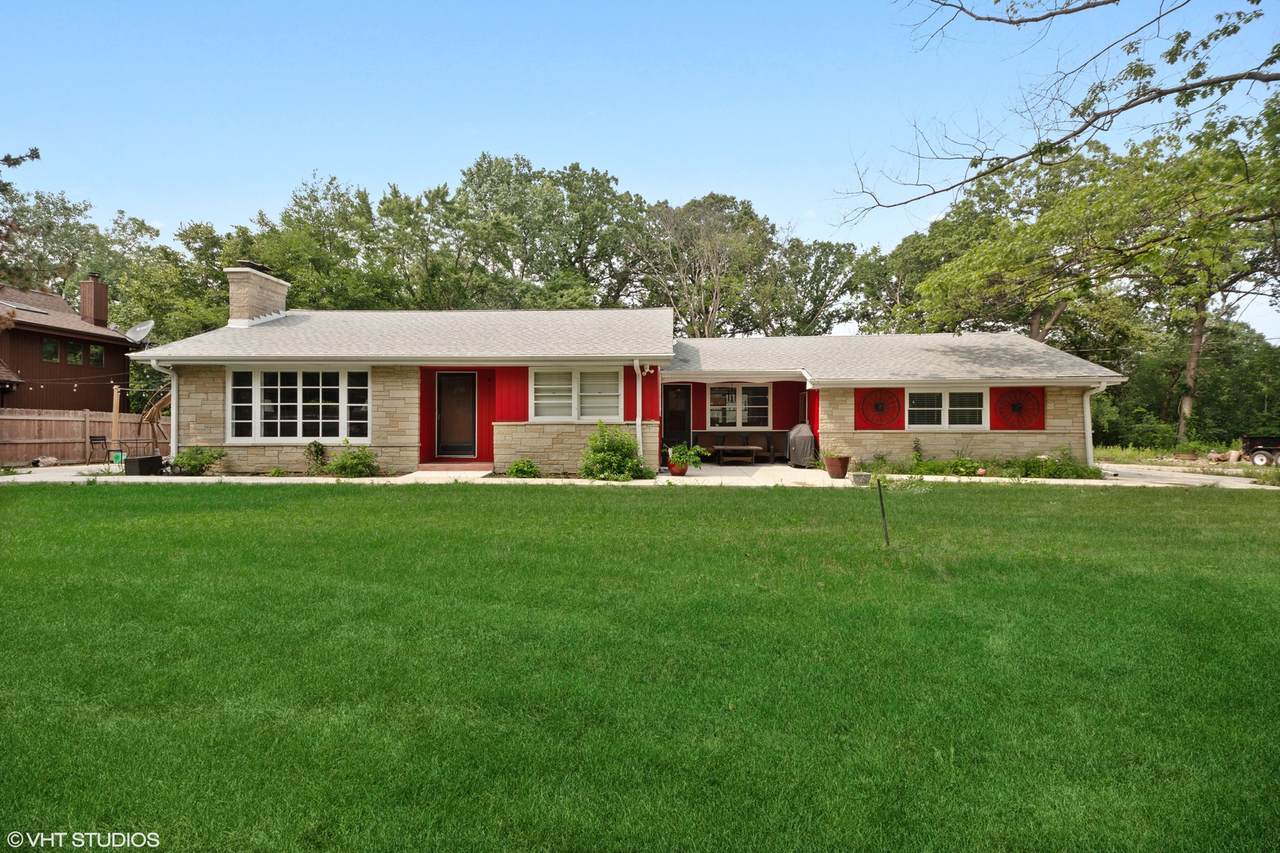 17W068 Oak Meadow Drive - Photo 1