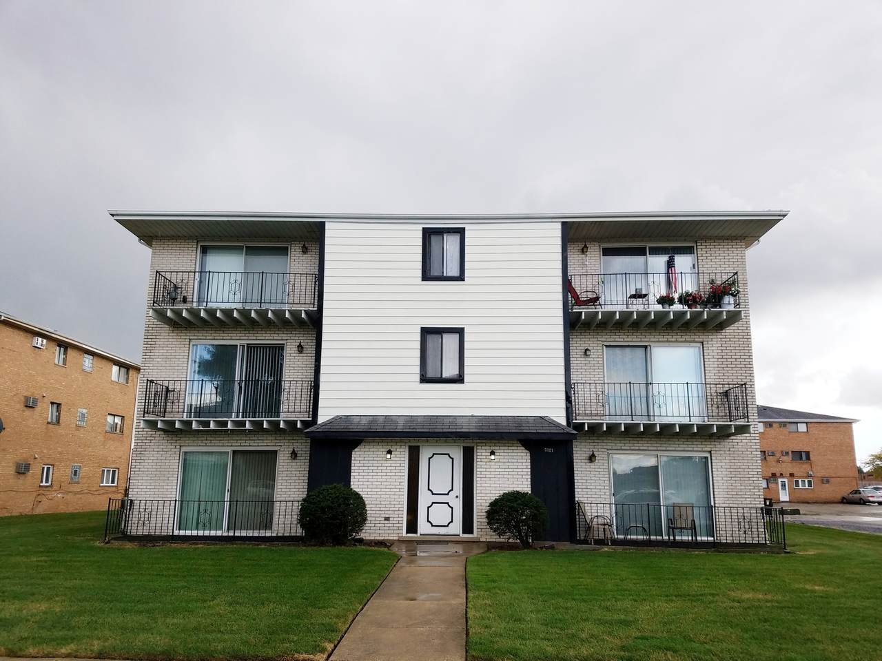 7321 85th Place - Photo 1