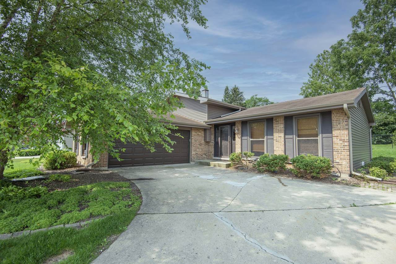 7S610 Lynn Drive - Photo 1