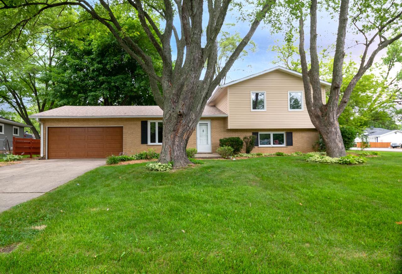 355 Hazelwood Drive - Photo 1