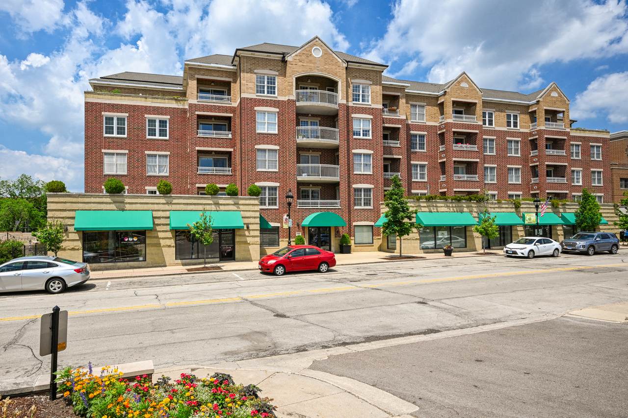 570 Crescent Boulevard - Photo 1