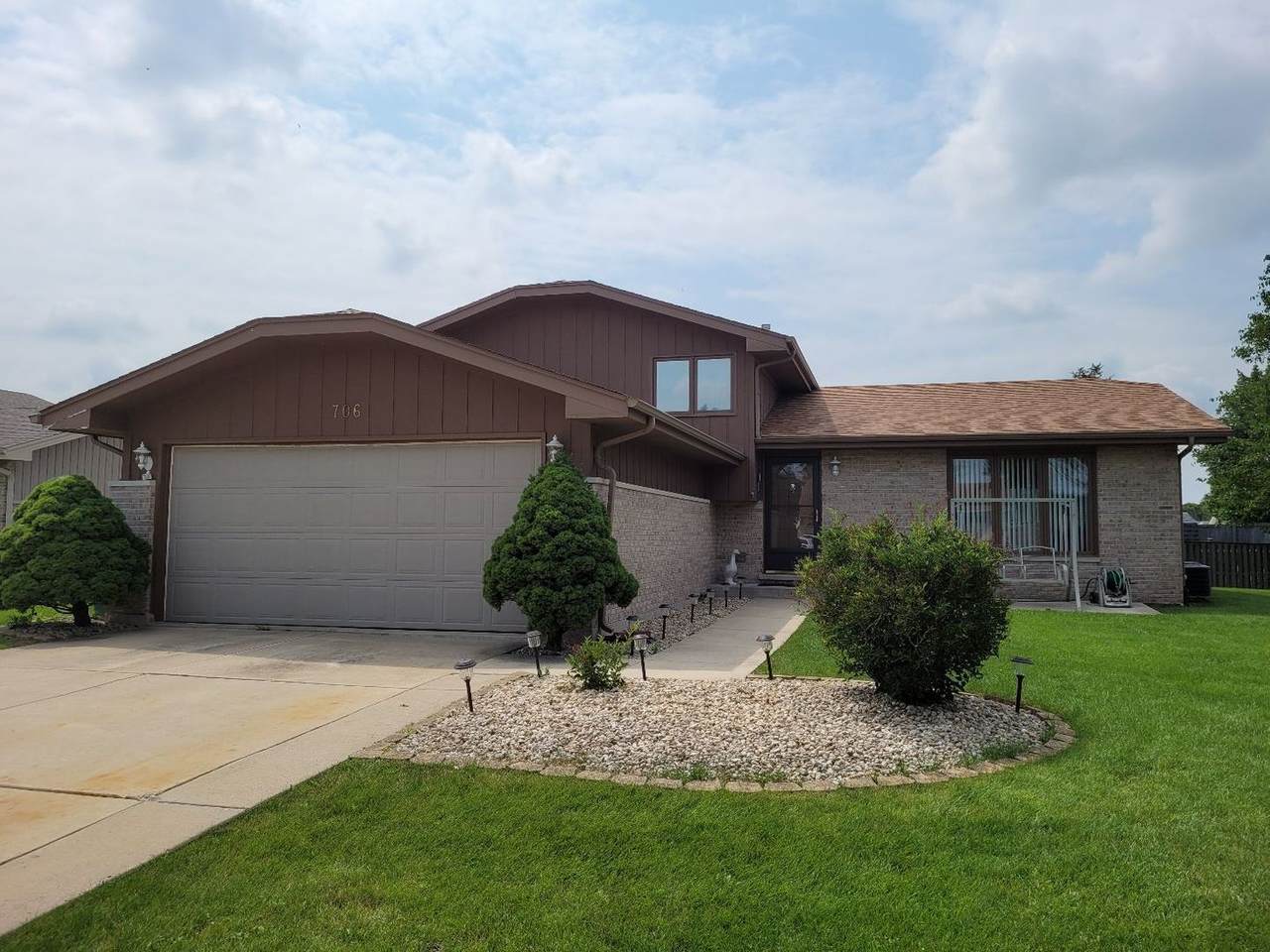 706 Roof Avenue - Photo 1
