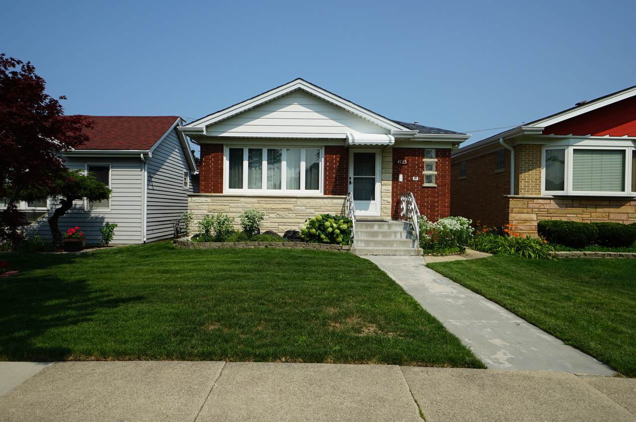 4725 Octavia Avenue - Photo 1